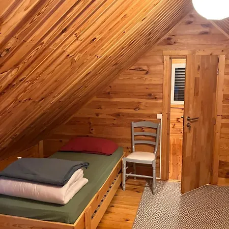 Chalet Wooden With Forest Views, Yoga And Nature Villefranche-de-Lonchat